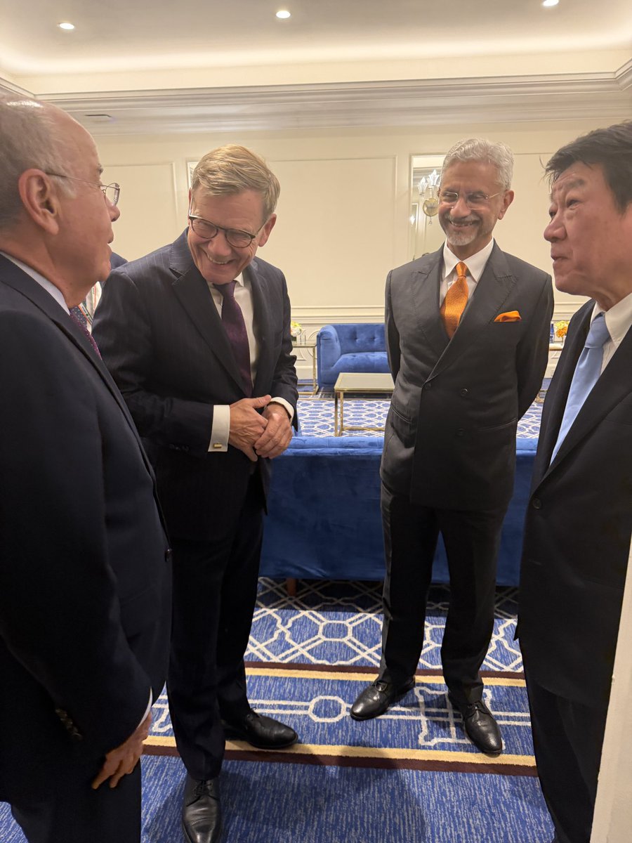 DrSJaishankar's tweet photo. Joined my G4 counterparts from Brazil, Germany and Japan in New York #UNGA81

Discussed the imperative of reformed multilateralism and a more representative, responsive and effective UN Security Council that reflects today’s global realities.

Will continue to work together to advance this shared objective. 

@moteging @AussenMinDE @govbrazil

#UNHighLevelWeek 

🇮🇳 🇩🇪 🇧🇷 🇯🇵