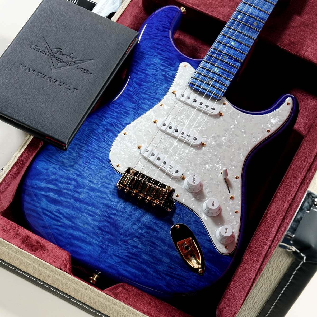 1484shibuya's tweet photo. Master Built Custom Stratocaster 4A Flame Maple Top NOS！！マスタービルダー作品のみ可能なオプションを取り入れた贅沢な1本です！
https://t.co/v2ATKncp99
#Fender #customshop https://t.co/OmJdj3V1yq