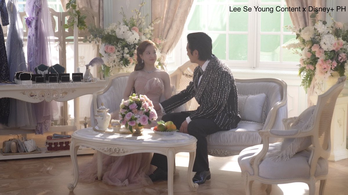 LSY_content's tweet photo. 📸 𝐒𝐓𝐄𝐏 𝐈𝐍𝐒𝐈𝐃𝐄 𝐓𝐇𝐄 𝐖𝐎𝐑𝐋𝐃 𝐎𝐅 𝐀 𝐑𝐎𝐌𝐀𝐍𝐓𝐈𝐂 𝐄𝐏𝐈𝐂 𝐖𝐈𝐓𝐇 “𝐓𝐇𝐄 𝐑𝐄𝐌𝐀𝐑𝐑𝐈𝐄𝐃 𝐄𝐌𝐏𝐑𝐄𝐒𝐒” 𝐒𝐏𝐄𝐂𝐈𝐀𝐋 𝐋𝐎𝐎𝐊 – 𝐒𝐓𝐑𝐄𝐀𝐌𝐈𝐍𝐆 𝐋𝐀𝐓𝐄𝐑 𝐓𝐎𝐃𝐀𝐘 𝐄𝐗𝐂𝐋𝐔𝐒𝐈𝐕𝐄𝐋𝐘 𝐎𝐍 𝐃𝐈𝐒𝐍𝐄𝐘+

🔔Special Look at 3pm today

#재혼황후 https://t.co/ukWow07AUe