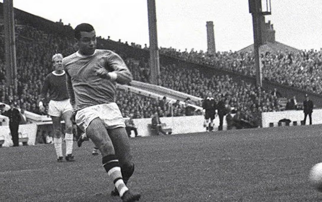 thesoccerdemic's tweet photo. ⚽️On September 22nd 1️⃣9️⃣6️⃣5️⃣ Stan Horne made his #ManCity debut🙌🏾
⚽️Signed from #AstonVilla, he started against #LeicesterCity in a 3-1 #EFLCup win at Maine Rd✨️
🌎He became City's ️1️⃣st Black footballer & made 6️⃣3️⃣ appearances across 3️⃣ seasons, winning the title in 1968🔥 https://t.co/8LqtbKhrvu