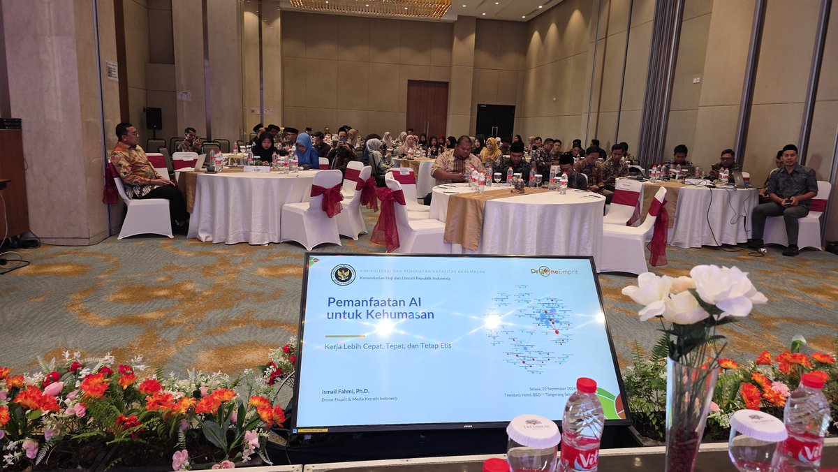 ismailfahmi's tweet photo. Bagaimana prmanfaatan AI untuk kehumasan?

Kemarin saya share dan ajak peserta dari jajaran humas Kemenhaj dari pusat hingga wilayah. Praktek langsung dengan AI Quick Insight di dashboard Drone Emprit. https://t.co/miylq9vW0O