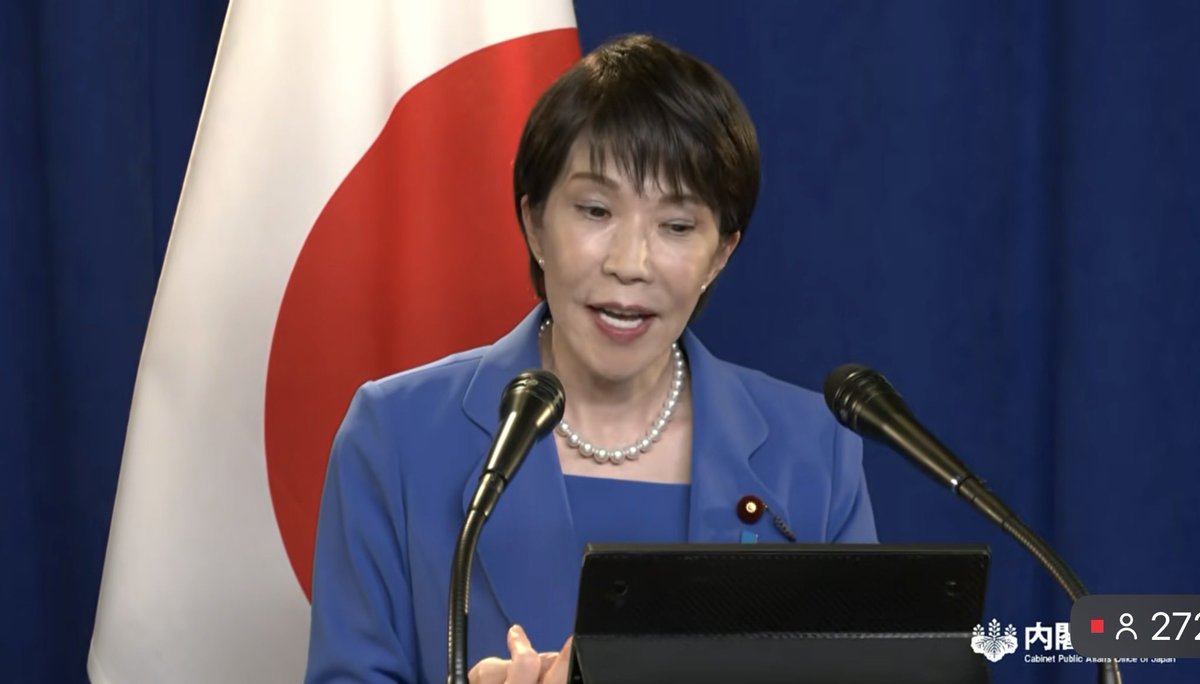 karyn_nishi's tweet photo. 国連で記者会見を開いた高市首相は外国人記者の質問の通訳を聞かずに答えた。かなり聞き取りにくい英語だったと思うけど、迷いなく直ちに日本語で答えた。実は回答の原稿を読み上げただけ。　つまり事前に通告された質問ばっかり。記者会見とは言えない。 https://t.co/zLpwowZray