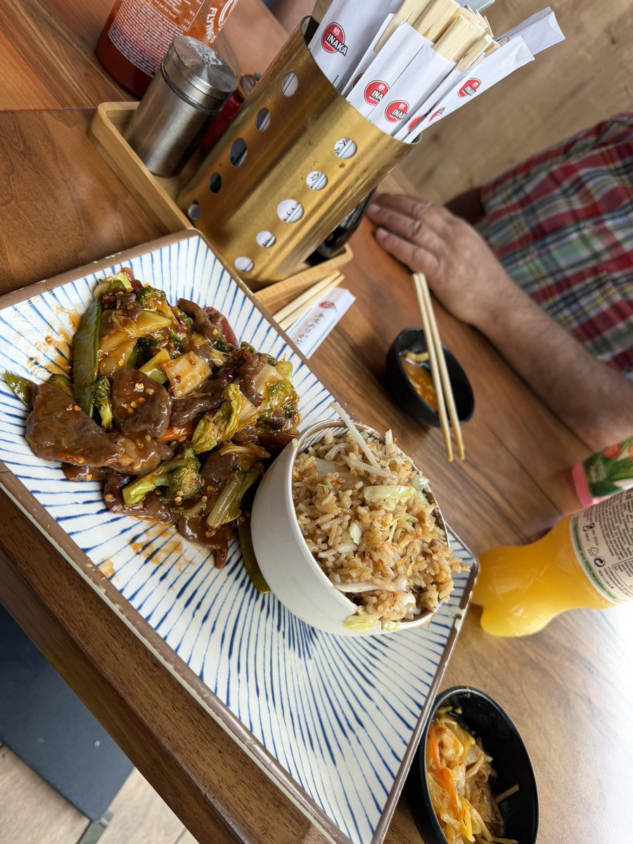 Onomz_D1's tweet photo. Which one of these would you like to try judging from the face of the food???

FRAME 1: Chinese cuisine 
FRAME 2: Arab cuisine https://t.co/XpWsYbBn17
