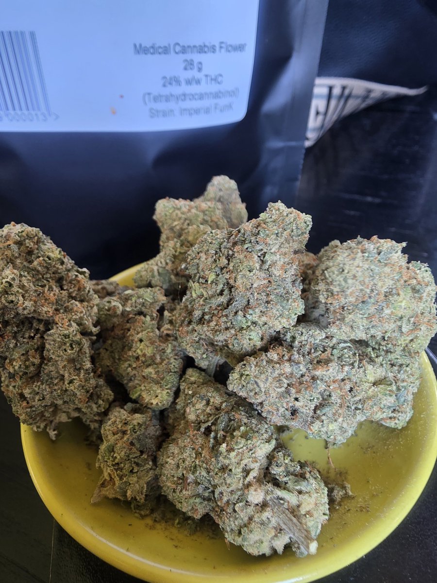 cryptobarbie24's tweet photo. Imperial funk 24% indica  ⛽🍊
Effects: A deep physical stone, tranquil mindset and a smooth, long-lasting high. Perfect for those late-night sessions when you’re ready to switch off and unwind. 🌙✨ https://t.co/XN58bteh9D