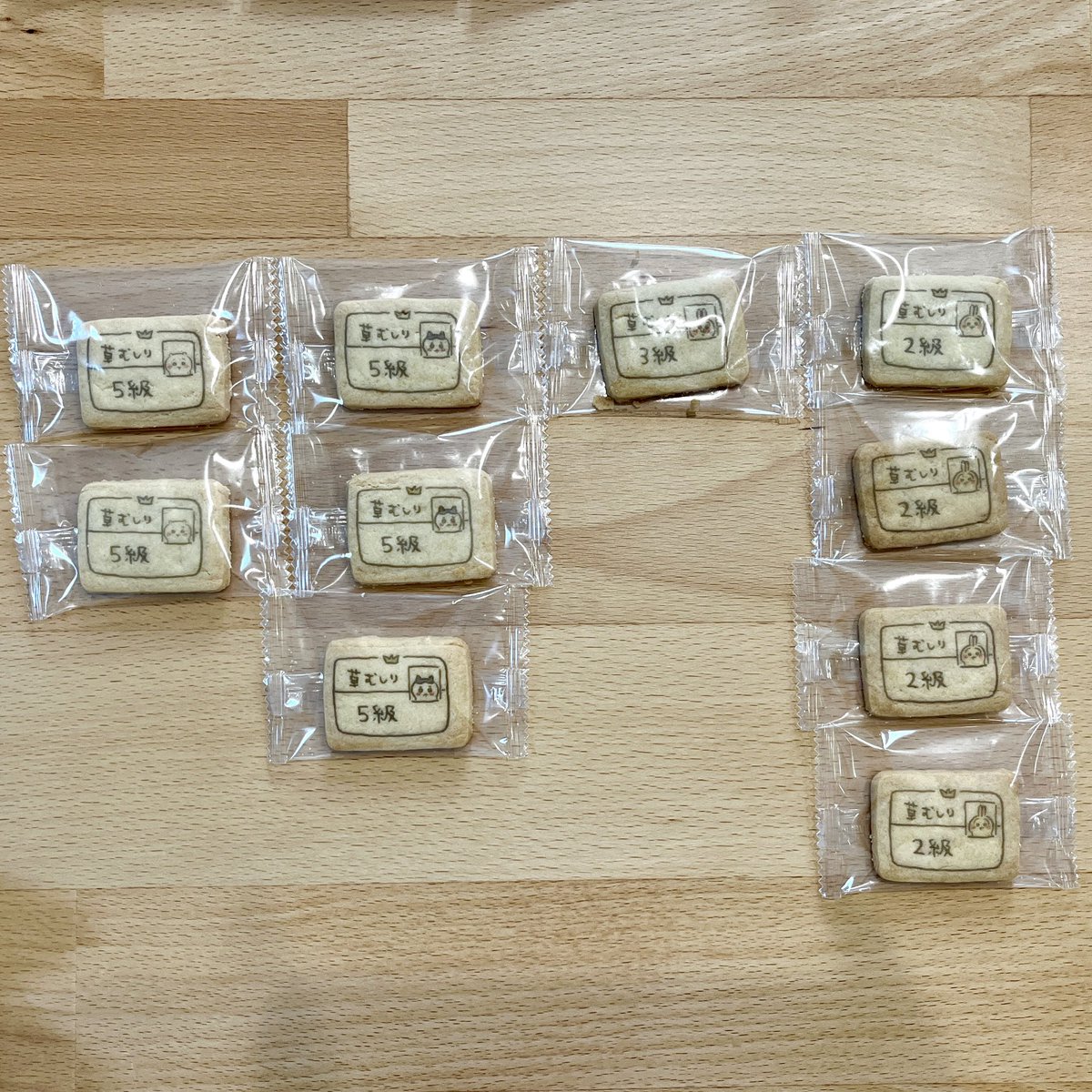 yukichi619's tweet photo. #ちいかわパーク
の戦利品👏
さすまたのコロコロ
報酬クッキー
草むしり検定クッキー（うさぎの3級と2級があった！)
ミニチャーム
ステッカー
来場特典はハチワレめじるし💙
ゲームの参加賞？ハチワレキーホルダー💙
パークで使った3Dメガネもかわいい https://t.co/hG7rvawDnj