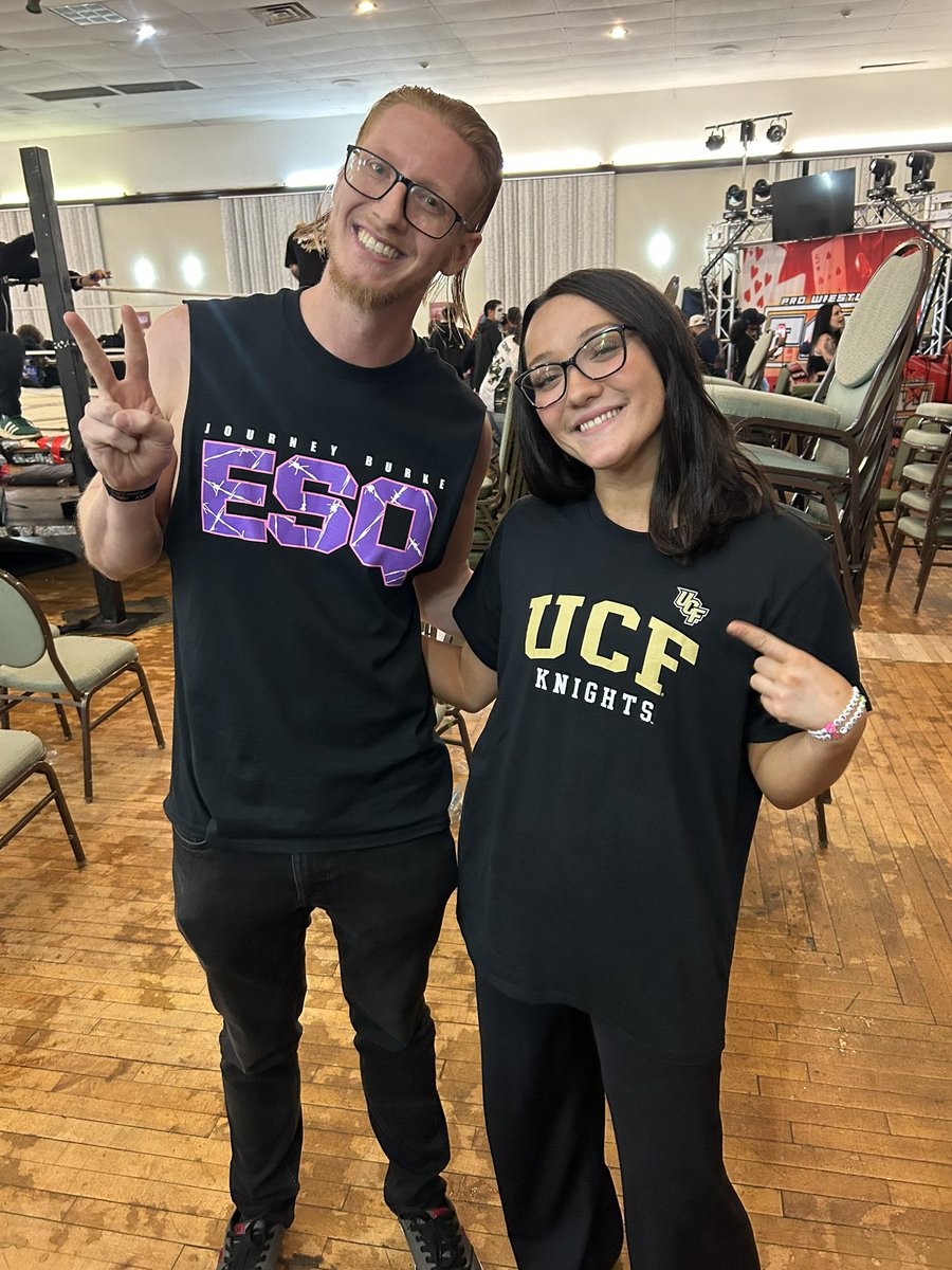 BurnsJ33's tweet photo. Met Everyone’s BFF, PWJ Women’s champion @ItsIzzyMania and she is a talented ray of sunshine! So glad you like your gift! Wishing ya all the success! Keep up the great work! 🤘🏻🖤 Love and appreciate you again @misskiababy85 for capturing this 🖤 https://t.co/Yene0moizX