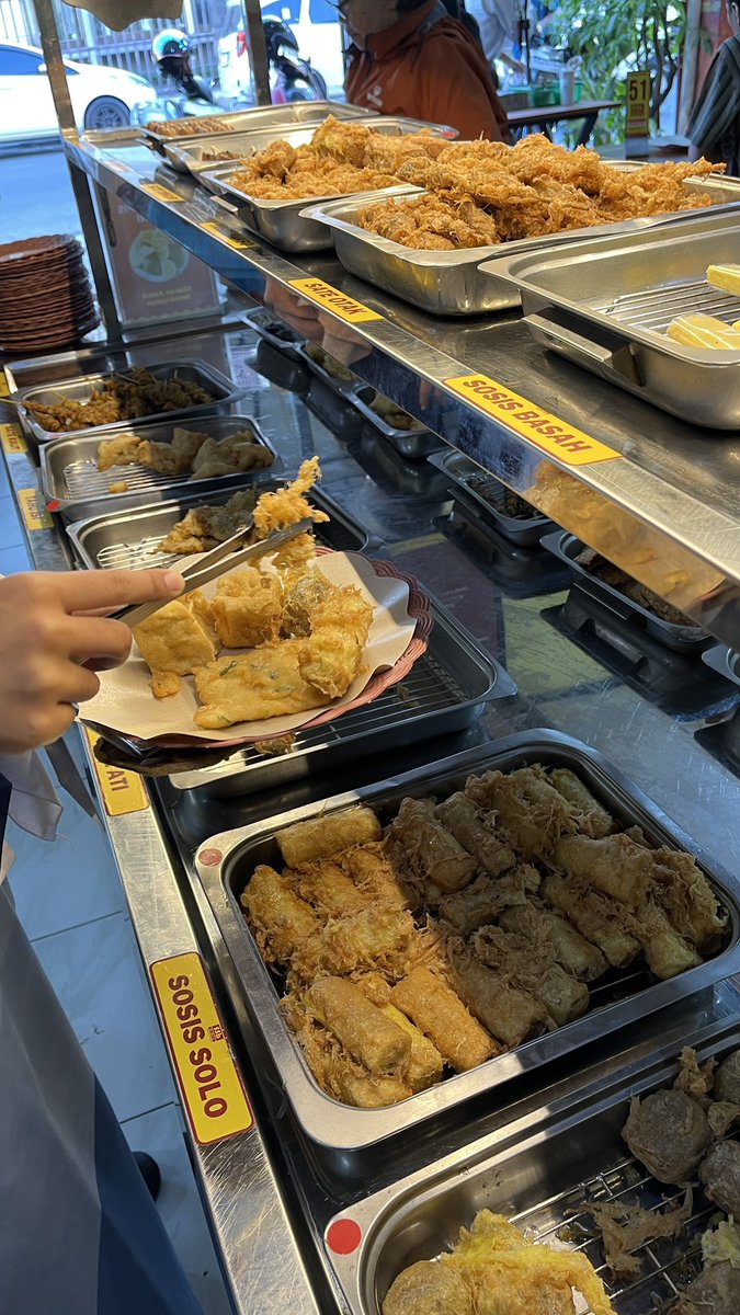 pistaciyou's tweet photo. soto 9rb tapi pas sampe kasir bisa 50rb 😭😭😭🫵🏻 https://t.co/lQxYzvG2ff