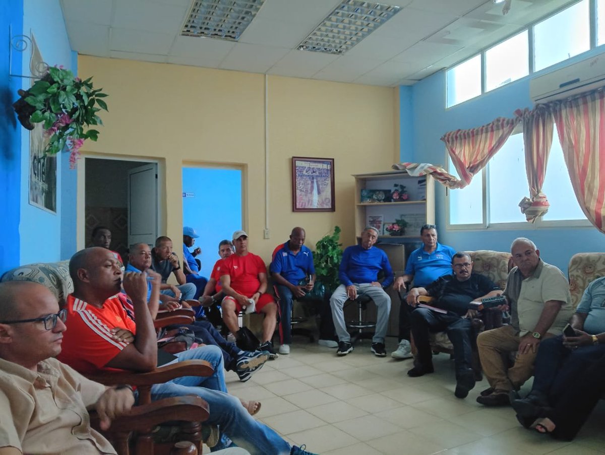 CubanaBeisbol's tweet photo. El presidente de la Federación Cubana de Beisbol y Softbol, Juan Reinaldo Pérez Pardo, visitó hoy Ciego de Ávila como parte de los recorridos conjuntos con #InderCuba para chequear los preparativos para la #65SNB.
#Cuba #Beisbol #BeisbolCubano https://t.co/qP3X8ljTAY