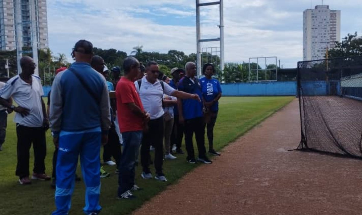 CubanaBeisbol's tweet photo. El presidente de la Federación Cubana de Beisbol y Softbol, Juan Reinaldo Pérez Pardo, visitó hoy Ciego de Ávila como parte de los recorridos conjuntos con #InderCuba para chequear los preparativos para la #65SNB.
#Cuba #Beisbol #BeisbolCubano https://t.co/qP3X8ljTAY