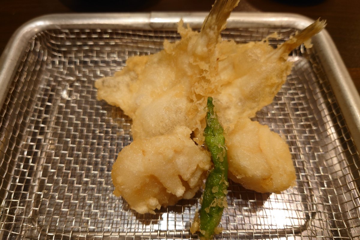 JUN791209's tweet photo. 豊洲市場の天房さんにて朝ごはん。
さんま塩焼、てんぷら（きす、ほたて）、さんま甘酢漬等を注文☺
ふっくらジューシーなきす天、半生で甘〜いほたて天が美味しかったです。
酢で〆たさんまにわさびをつけていただくのもいいですね!程よく脂がのったさんまは、ほろ苦いはらわたが絶品でした😊 https://t.co/Ch1BtiXwL4