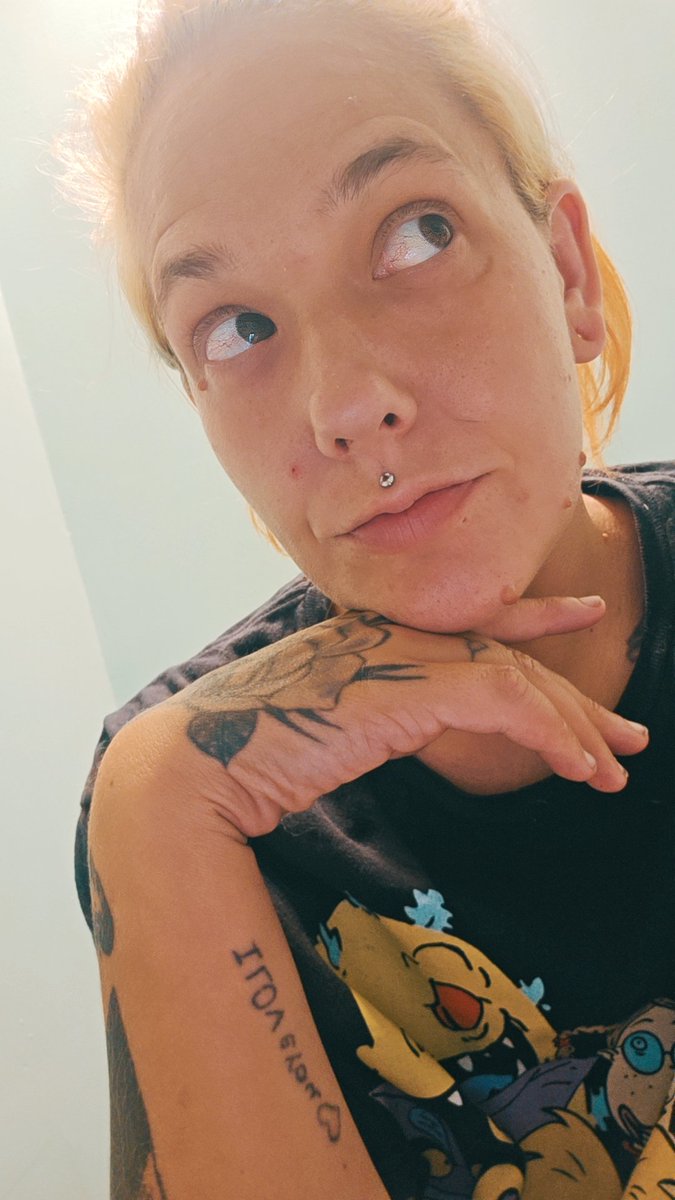 LostDoll669's tweet photo. Here is your reminder that Im an actual human and my face breaks out some times and not everything you see on the internet is real 😘😘 https://t.co/Zigy5dMpOM