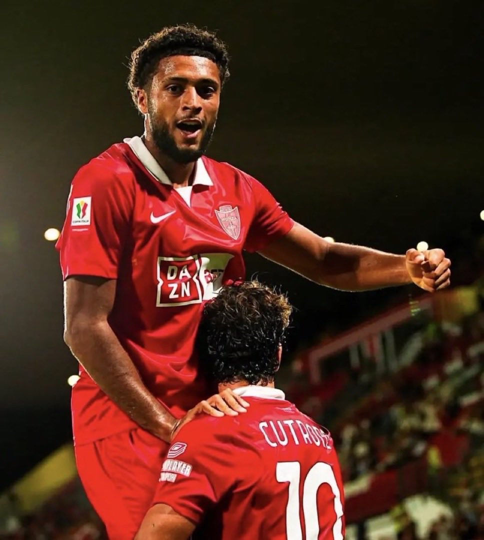 RisingStarXI's tweet photo. 🇵🇹🗣️ 𝗚𝗨𝗦𝗧𝗔𝗩𝗢 𝗩𝗔𝗥𝗘𝗟𝗔 (𝟮𝟭): "My role model is Pio Esposito."

Gustavo Varela is 5 months older than Pio Esposito.

TWO GREAT SERIE A STRIKERS 🇮🇹✨ https://t.co/ldU9x3hUsl