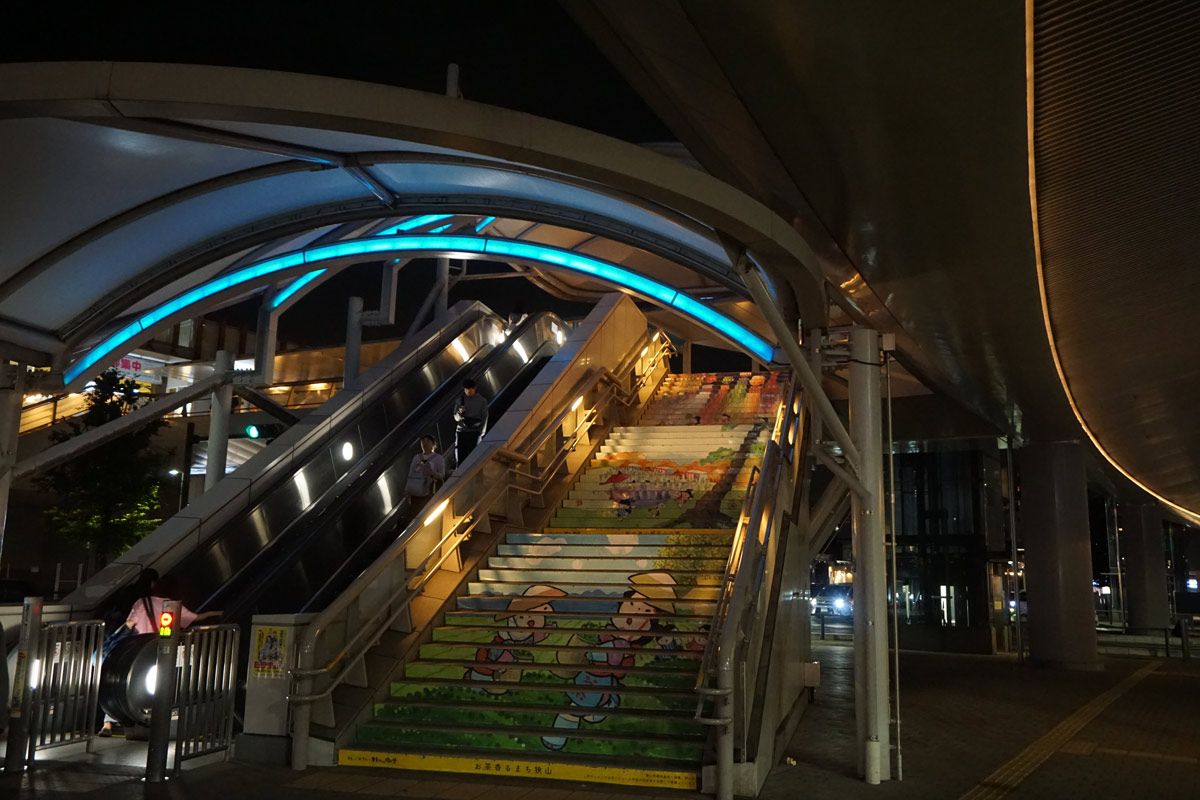 citysayama's tweet photo. 【9/23は #手話言語の国際デー 】
手話は音声言語と対等な「言語」です。狭山市では、手話が言語であるというメッセージを発信するため、狭山市駅西口エスカレーターや市民交流センターをライトアップ中です😊✨

くわしくは▼
https://t.co/mi3fQzz8cA

#狭山市 https://t.co/7l0djsoFDp