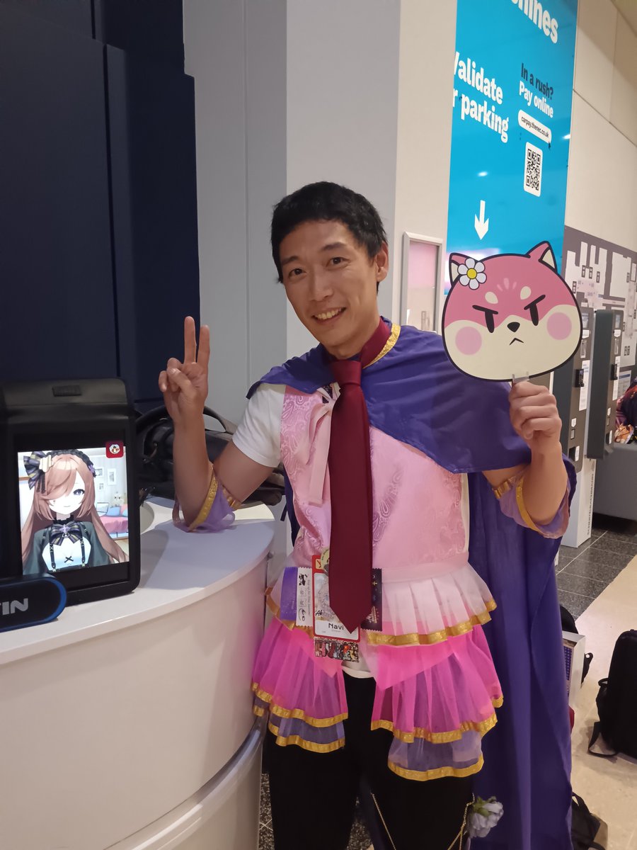 navi_lo82's tweet photo. Met vividlyVIVI, Elia Stellia #MemElia and Nina Saotome NinanininVT at #VeXpo2026!!! Lots of laughs and giggles!
Vivi and Nina were impressed with my fit! And I was complaining to Elia about how she got me to say "bottle of water" in front of Americans at Offkai! ππ https://t.co/80TZafzH5W