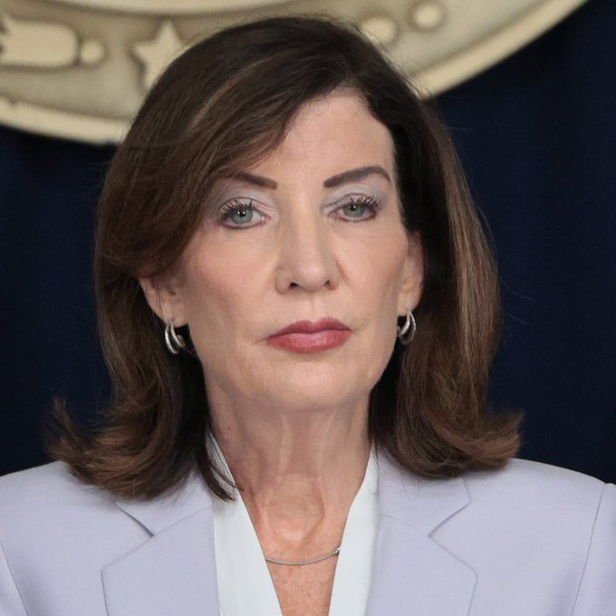 vindobb's tweet photo. This woman looks evil. https://t.co/X75Xfp9h7L