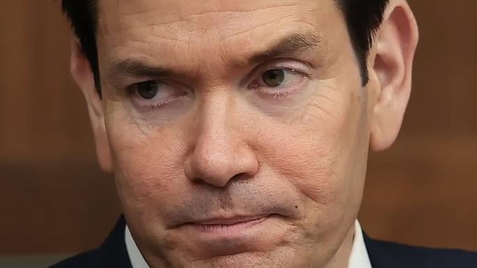 anyonewantchips's tweet photo. Ironic that the parents of Marco Rubio fled a Cuban dictator who silenced the press - only to have little Marco defend an American dictator for trying to silence the press. https://t.co/BiUJ0QMQnM