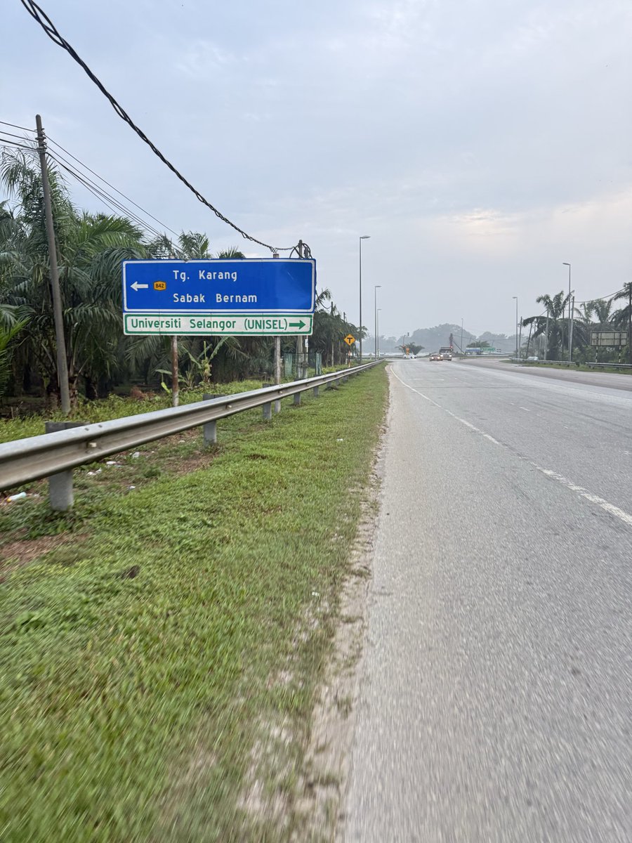 yourdedih's tweet photo. makin kerap ler area ni pasni. ada ke org  area sini or familiar area sini https://t.co/L3U1EMEnDZ