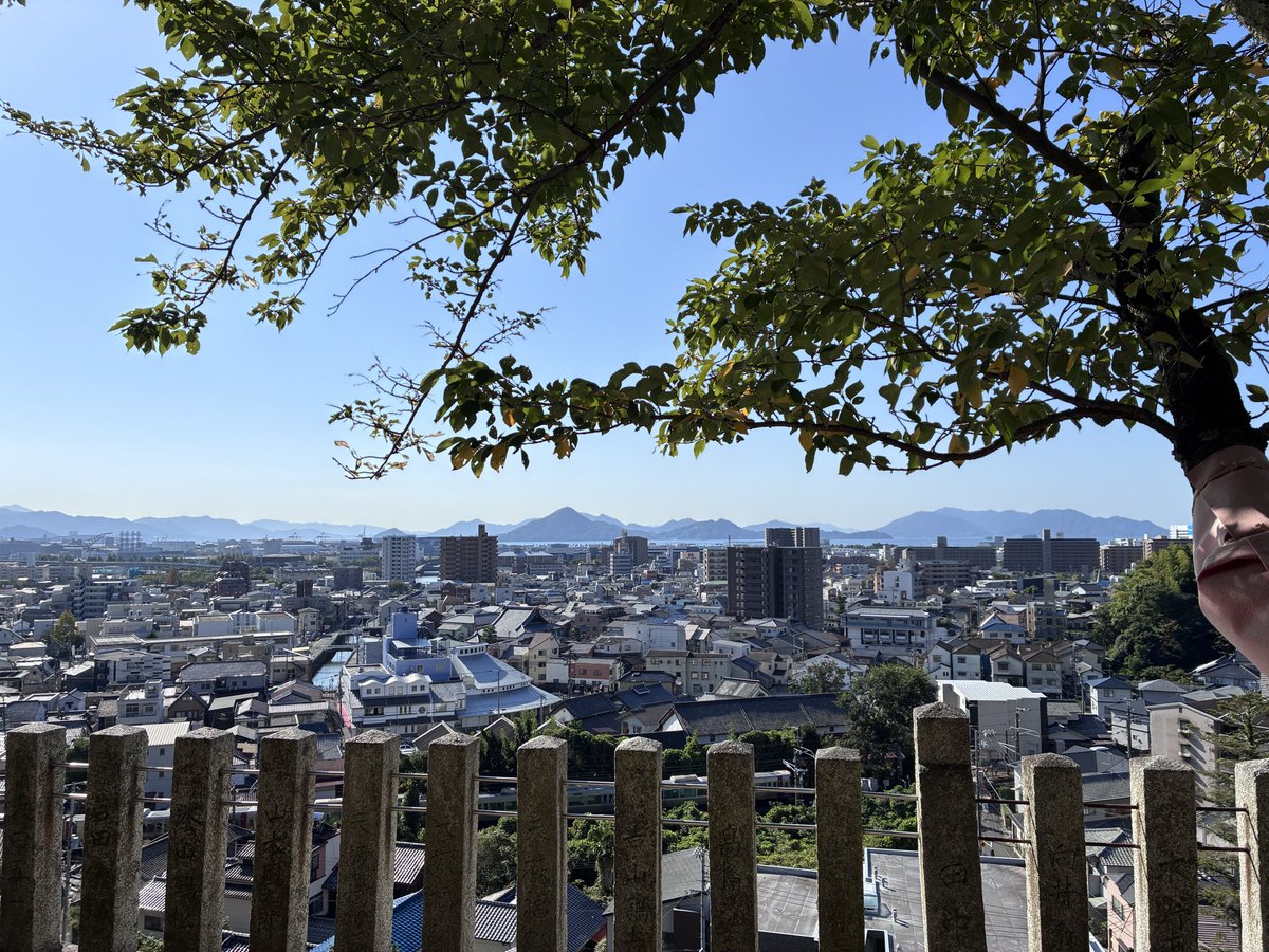 moco_20150501's tweet photo. そろそろ繁忙期なので、身体が保ちますように…🙏✨
という事でお参りです⛩️ https://t.co/c1FCzGU7cp