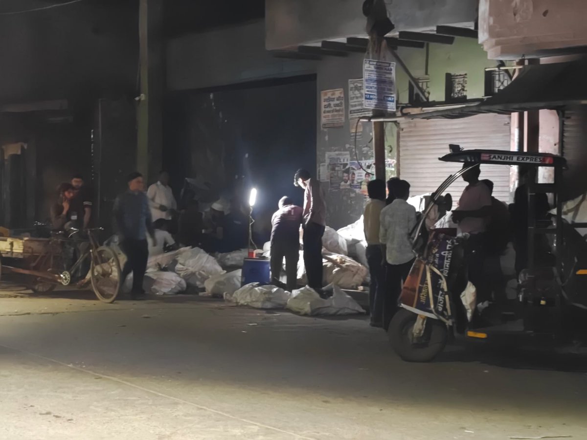 advnagendra87's tweet photo. #BrijpuriRoad #NorthEastDelhi #Gokalpur #Mustafabad #NoisePollution #AirPollution #IllegalScrapMarketResidents of Brijpuri Road, Delhi-110094 (50-ft public main road, North East Delhi / Gokalpur–Mustafabad) are facing an illegal midnight scrap market on the carriageway.From after midnight to 6 AM, 12–16 tyre trucks from across India load and unload scrap on the public road. The scrap is then processed by burning, causing further noise and air pollution. This has made the neighbourhood almost uninhabitable. Schoolchildren preparing for mid-term exams cannot sleep. This is happening in full public view. No effective action so https://t.co/SytuMfKKVO Jan Sunwai complaint already filed: 40057260004113.Requesting ground report / night check on illegal scrap trade on a public road, burning of scrap, noise and air pollution, and encroachment.
@IndianExpress @ieDelhi @ThePrintIndia @htTweets @JagranNews @timesofindia @TOIDelhi