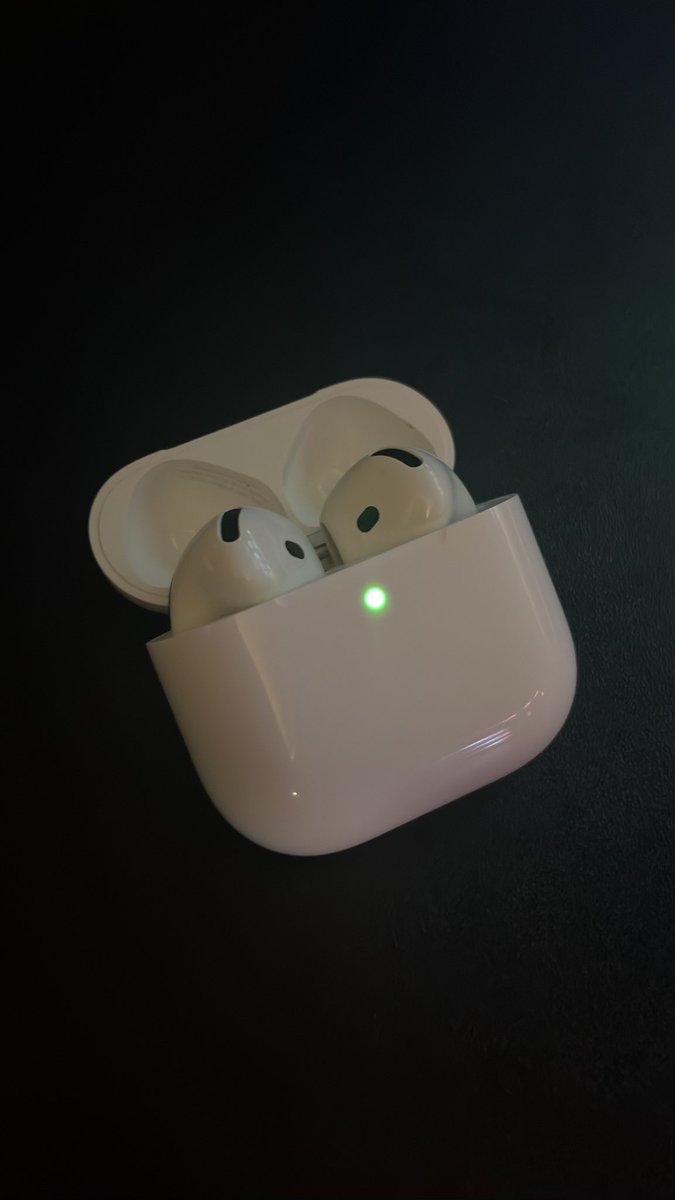 blupabb's tweet photo. @DealsFinderIO Sorry for not updating. Just got them home and they're barely used I'd say. No original box tho, only the Airpods in a bag. 

No owner was detected so I have it connected to Find My. 

Beautiful steal. Thanks. @DealsFinderIO https://t.co/ahpInbmQas