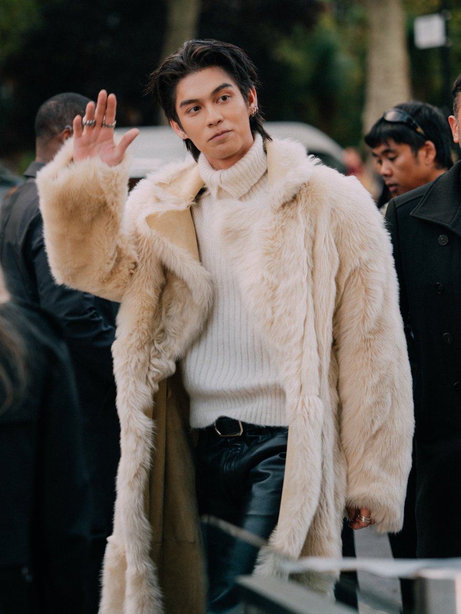 pmxvc_'s tweet photo. IG : by_spromojna
[https://t.co/lICjjkItM6]

📸

BRIGHT BURBERRY SUMMER 27
#BurberrySS27xBRIGHT 
#BurberryxBRIGHT
#Burberry 
#bbrightvc https://t.co/TUpn4w4TpI