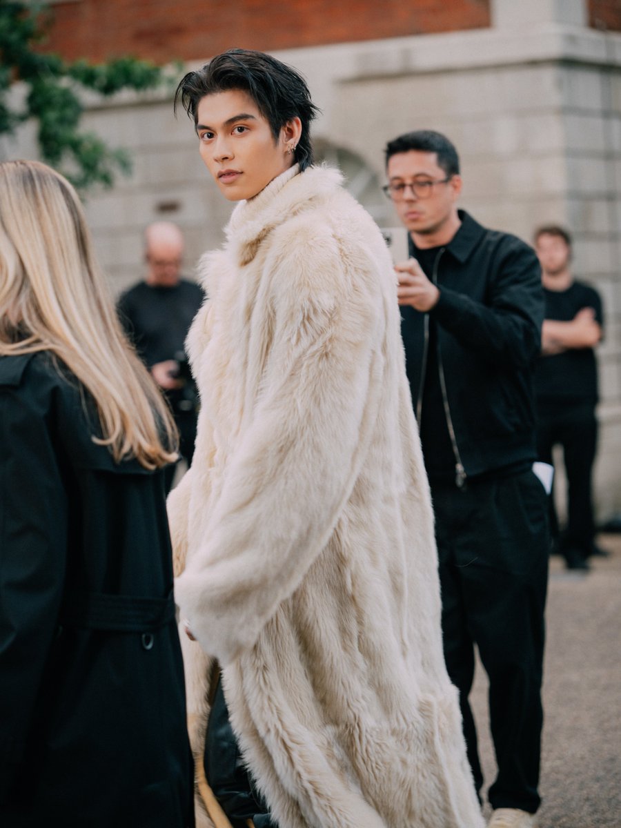 pmxvc_'s tweet photo. IG : by_spromojna
[https://t.co/lICjjkItM6]

📸

BRIGHT BURBERRY SUMMER 27
#BurberrySS27xBRIGHT 
#BurberryxBRIGHT
#Burberry 
#bbrightvc https://t.co/TUpn4w4TpI