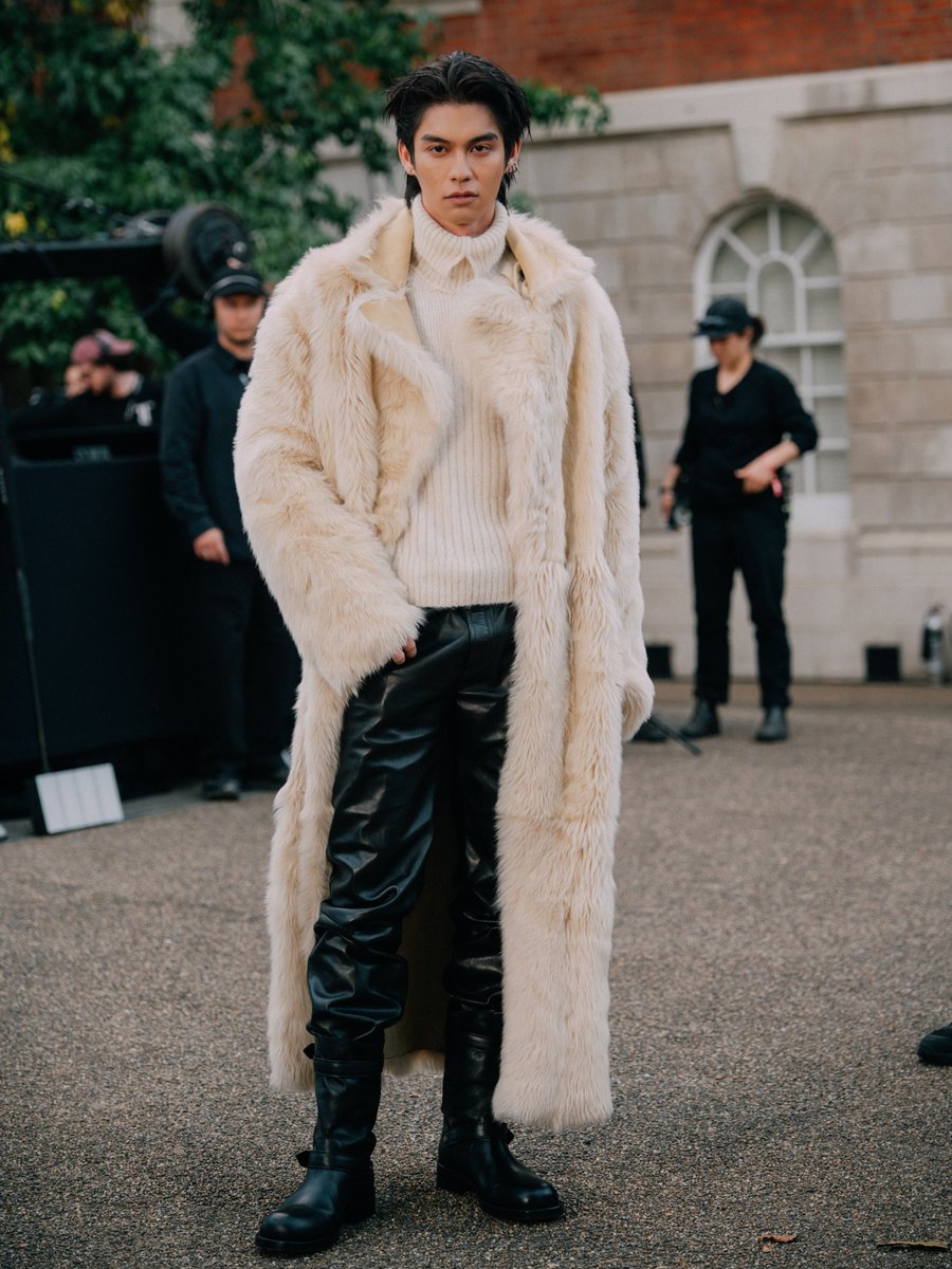 pmxvc_'s tweet photo. IG : by_spromojna
[https://t.co/lICjjkItM6]

📸

BRIGHT BURBERRY SUMMER 27
#BurberrySS27xBRIGHT 
#BurberryxBRIGHT
#Burberry 
#bbrightvc https://t.co/TUpn4w4TpI
