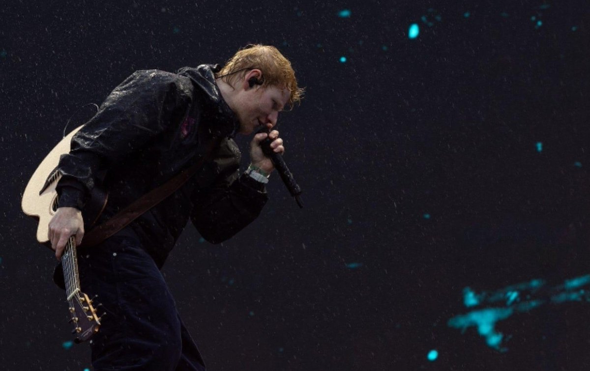rkmndsfilm's tweet photo. ED SHEERAN MERASA DITINGGALKAN KELUARGA.

Ed Sheeran menangis mengaku merasa teman dan keluarganya mulai menjauh di tengah kontroversi setelah Macklemore dikeluarkan dari tur. Kontroversi itu sendiri bermula setelah Macklemore menyuarakan “Free Palestine” di atas panggung. 

FREE PALESTINE!!!