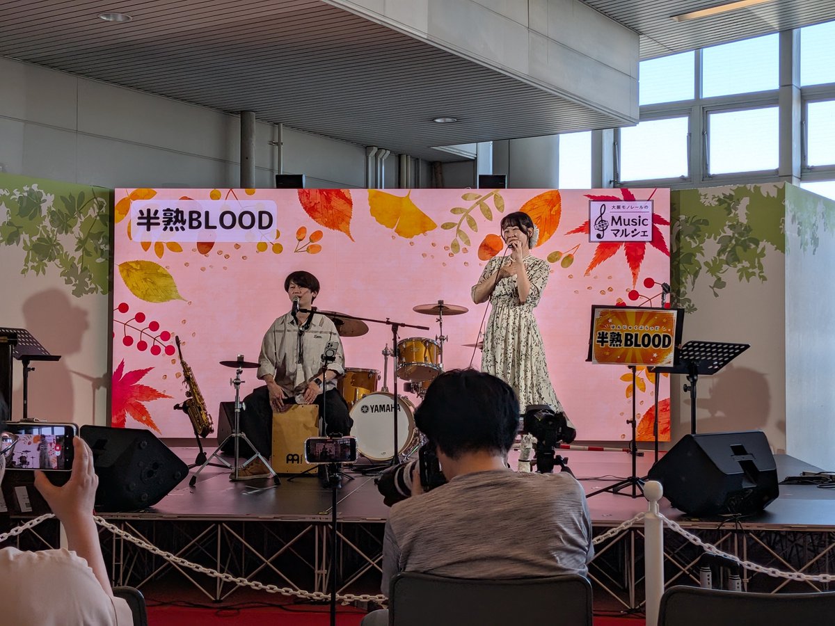 shamoni_san's tweet photo. 昨日(９月２２日)の夕方は大阪モノレール万博記念公園駅コンコースでの「Musicマルシェ」に半熟BLOODさん出演というので見に。うさをさんのサックスソロあり、ハプニング❓️もありながらも楽しめました。#大阪モノレールのMusicマルシェ #半熟BLOOD https://t.co/nsLzOCS41Z