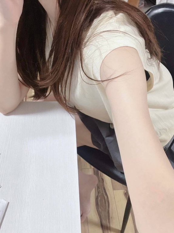 WhitneyHay85425's tweet photo. 単刀直入に聞きます💦
人妻ですが会ってくれますか❓ https://t.co/qzDI51QyUP