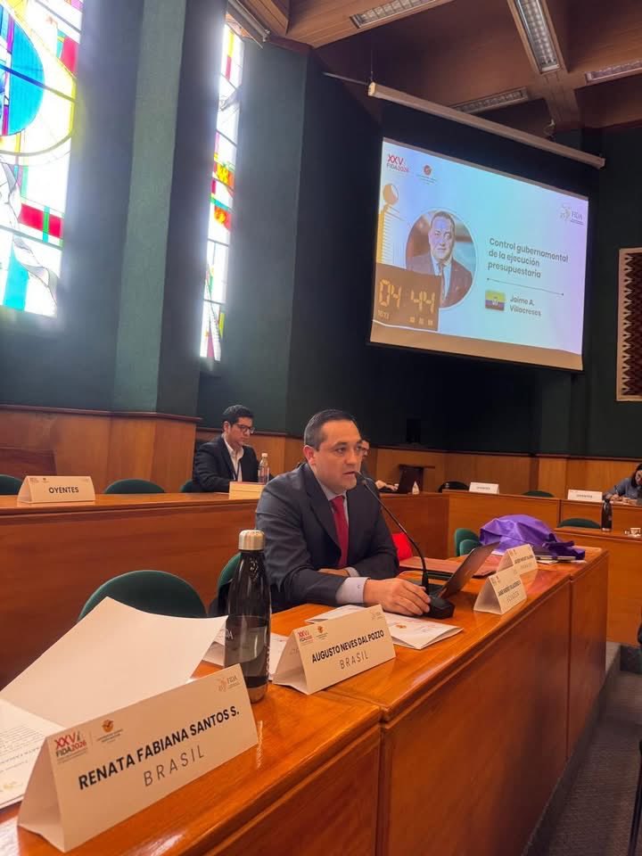 VillacresesJA1's tweet photo. En mi ponencia sobre control gubernamental de la ejecución presupuestaria en el marco de la XXV reunión de profesores del Foro Iberoamericano de Derecho Administrativo. 
Universidad Andina Simón Bolívar - Sede Ecuador @uasbecuador 
#DerechoAdministrativo #FIDA2026 https://t.co/cvUGDPf6CX