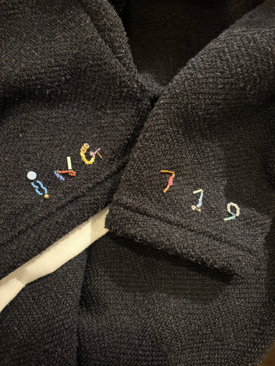 emiumigumi's tweet photo. ARIGATO DAYO♡
emiumigumiのその場で刺繍屋さん 🧵
at NUTS &amp; MILK

かわいいお子さまのリュックや
刺繍屋さん常連の方のニットに続きの刺繍など
みなさんと楽しくおしゃべりしながら完成しました🧑🏻‍🩰💫

かわいすぎるプレゼントまで♡
とってもお気に入りです❣️

ご参加ありがとうございました💌 https://t.co/EcmkPT6UBL