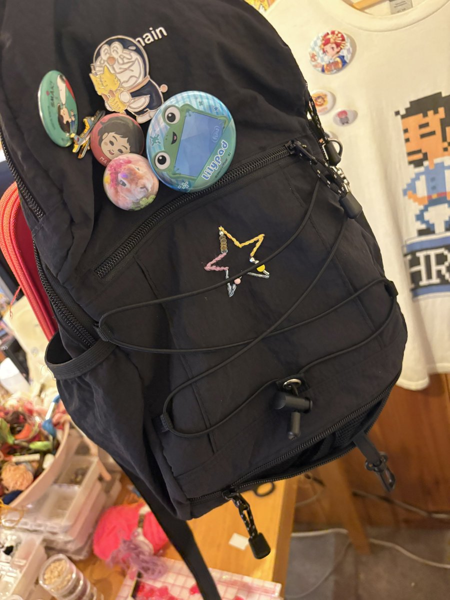 emiumigumi's tweet photo. ARIGATO DAYO♡
emiumigumiのその場で刺繍屋さん 🧵
at NUTS &amp; MILK

かわいいお子さまのリュックや
刺繍屋さん常連の方のニットに続きの刺繍など
みなさんと楽しくおしゃべりしながら完成しました🧑🏻‍🩰💫

かわいすぎるプレゼントまで♡
とってもお気に入りです❣️

ご参加ありがとうございました💌 https://t.co/EcmkPT6UBL
