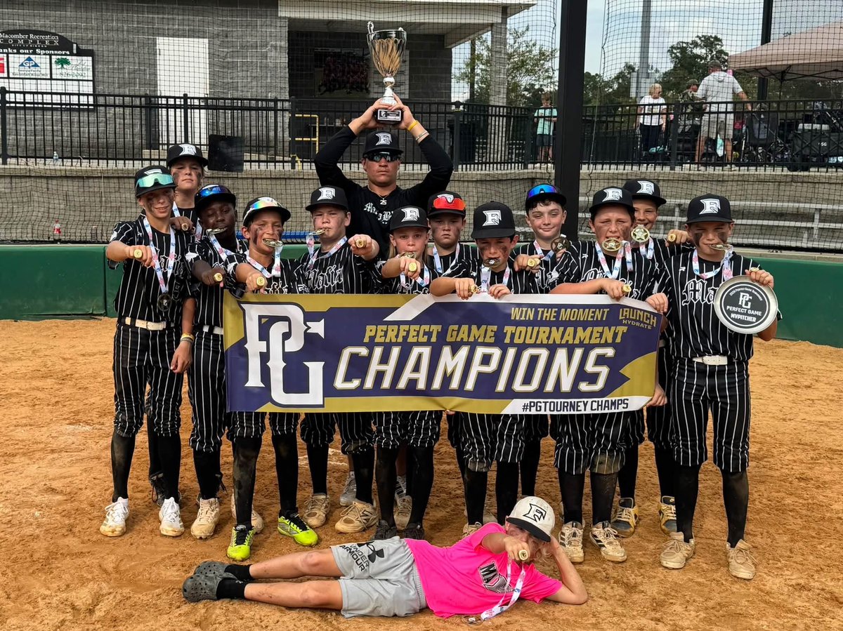 MafiaGrubbs's tweet photo. This group of 2033 grads are making noise!!!  

#welcometotheSHOW #MaFia https://t.co/pRsOzYYKk7