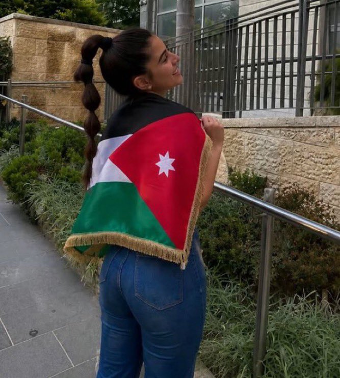 Mihawk_xs's tweet photo. انت اردني ابن عشاير ونعم فيك ، لكن وين المشكلة لو خليت فحلك الاردني يتفرج على لحم بيتكم ؟ 🤔🇯🇴

سنابي : fahel_k12 https://t.co/2LWpqv1vjr