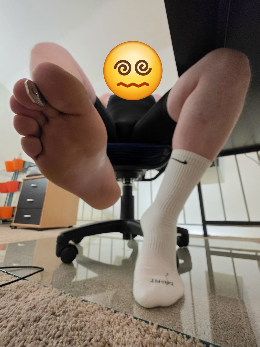 reallyreexe's tweet photo. God I'd really love to have a pair of someone else's keys right now...

A little special for any locked foot boys 😉 https://t.co/q7VGJVQMHR