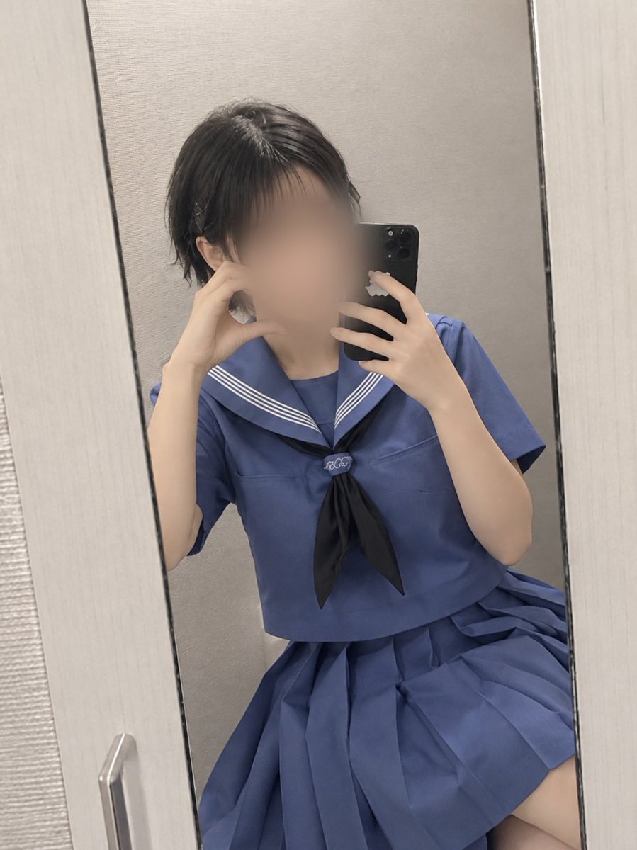 senaggy5's tweet photo. 青のセーラー服ってやっぱり可愛い💙
今日はちょっと青春っぽく！
#セーラー服 #制服コーデ #制服女子 #青セーラー #制服好き #コスプレ #コスプレイヤー #自撮り #雰囲気 #今日の一枚 https://t.co/EEmlFGjNkv
