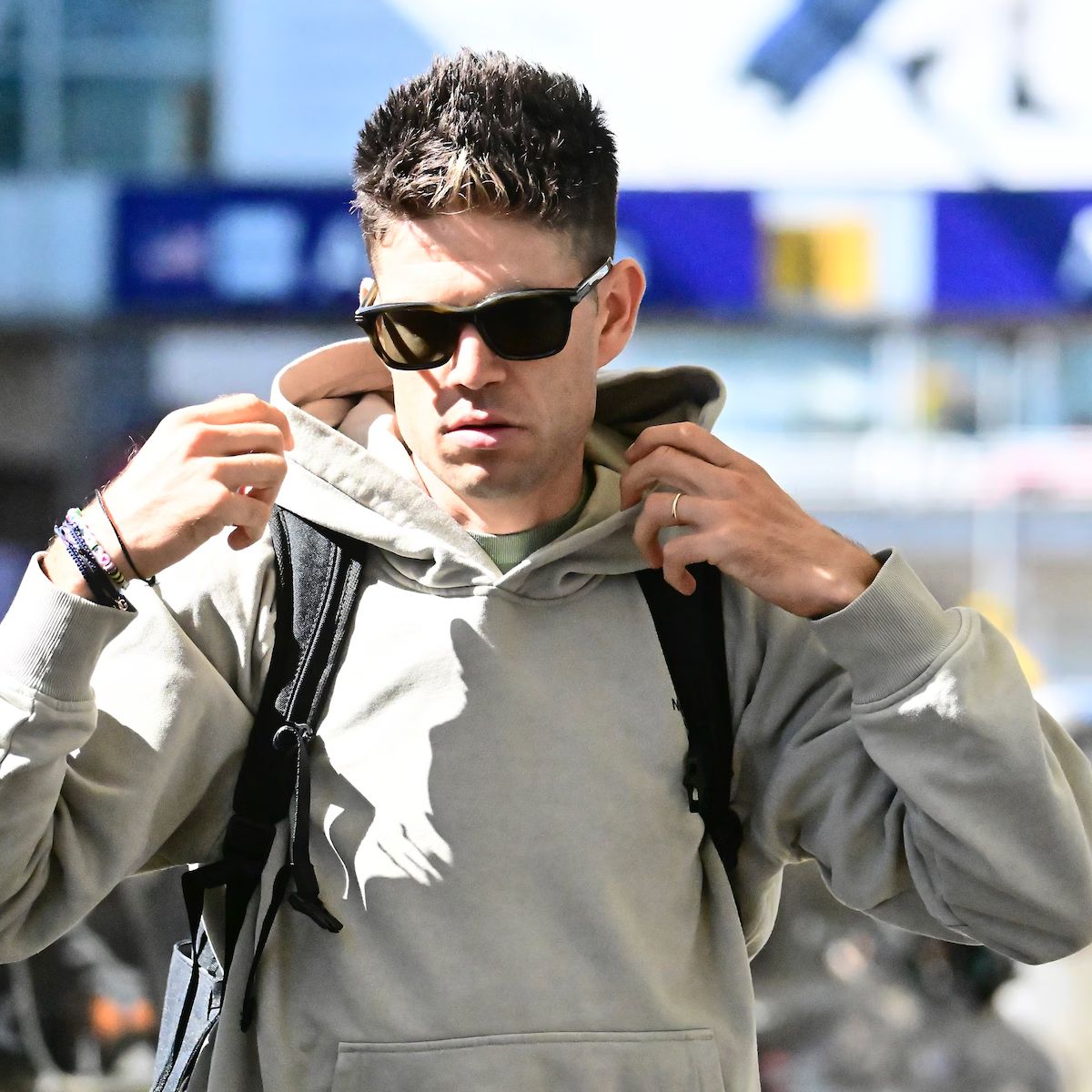 Arcalis1997's tweet photo. Wout van Aert has arrived in Canada 🛬

Photos by Peter De Voecht 📸

#UCIRoadWorlds #Montréal2026 https://t.co/9KL6uIGonb