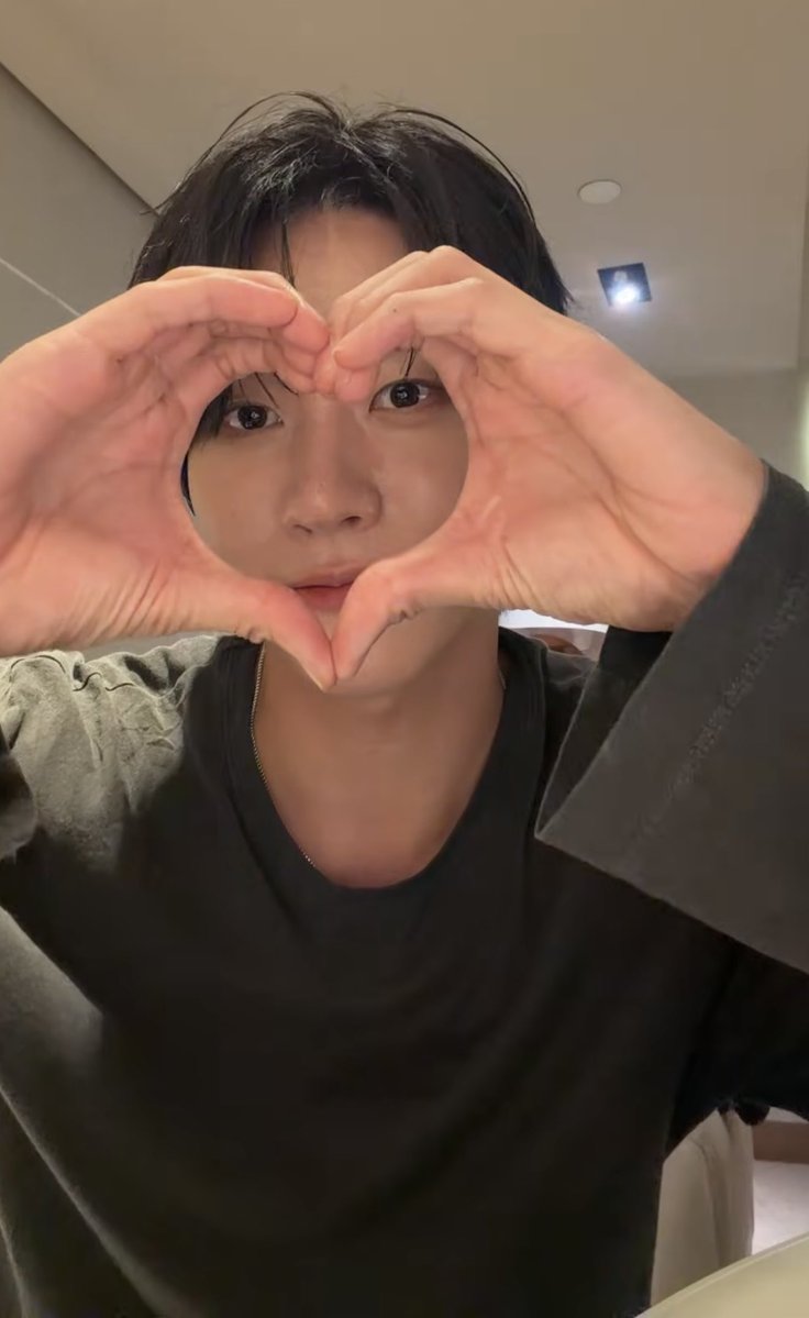 92I03I's tweet photo. 이승협 좋은하루 보내셈🤍🤍🤍 https://t.co/zAbDeTnXmO
