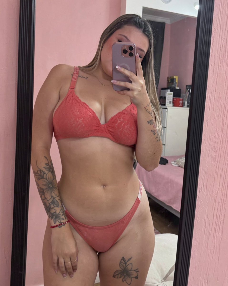 Hannahvamk's tweet photo. Would you mind if I sent you a picture of my naked body??? 😘 https://t.co/q2XB5Lz45a