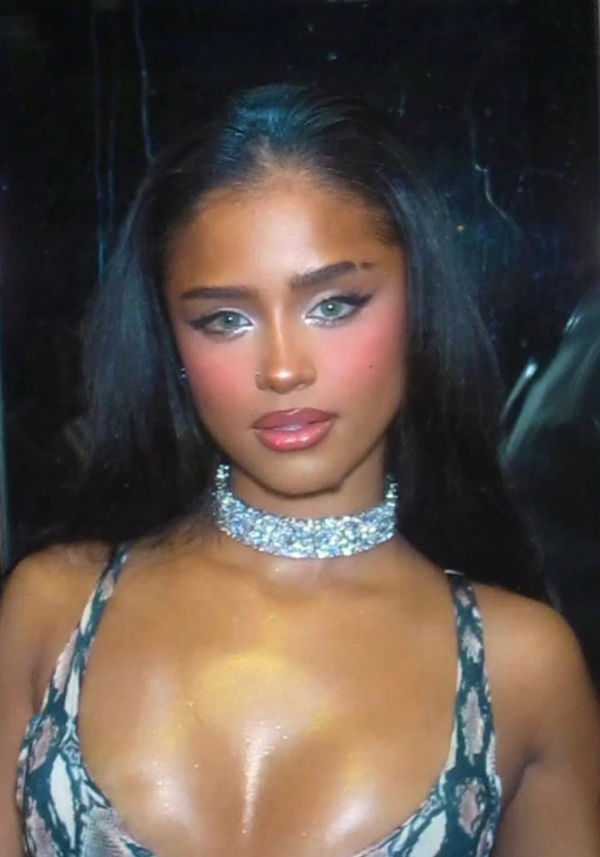 zacisontime's tweet photo. there’s something about being naturally beautiful that no amount of procedures or surgeries can amount to https://t.co/NwxSixGt6z