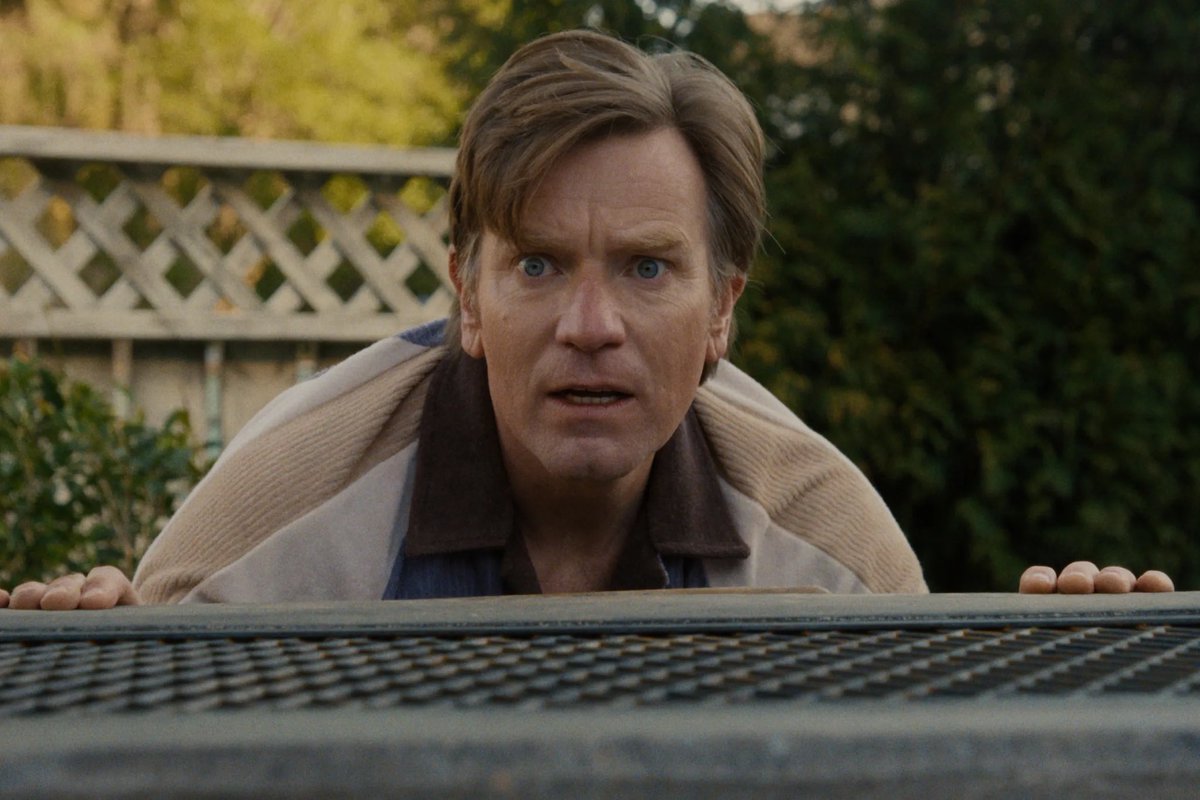 cinemaumar's tweet photo. Watched #TheEndofOakStreet

Disappointing for the most part. Way too much time explaining and the relationship stuff is dreadful. The CGI of the dinosaurs is decent but I never felt immersed in the world. Hathaway is great but can’t say the same for McGregor https://t.co/mjtJ3WPcw5