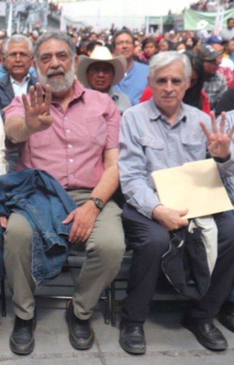 Pedronndez1's tweet photo. Se sienten VACAS SAGRADAS, pero solo son BUEYES SANGRONES.🤷🏽‍♂️👇🏽
@fisgonmonero @Navegaciones @infpmorena @PartidoMorenaMx #FascistasDigitales #Necios4t. https://t.co/jbCL5fKNMM