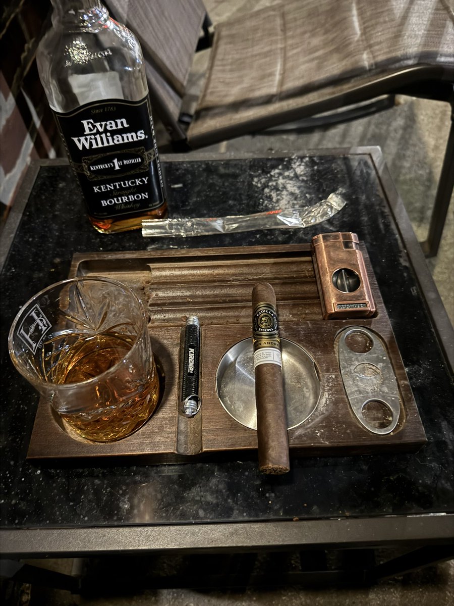 REALNutJobJimCF's tweet photo. #Nightcap
Padilla Reserva San Andres
Wrapper: Dark, oily Mexican San Andrés Maduro
Binder: Nicaraguan
Fillers: Nicaraguan long-fillers (Aganorsa farm tobaccos)
Strength: Medium-Full
#cigars
#cigarlovers
#cotd
#BOTL
#cigarsmoke
#cigarlife
#fypシ゚viral
#fyp
#fypシ゚ https://t.co/vS14ffjZMj