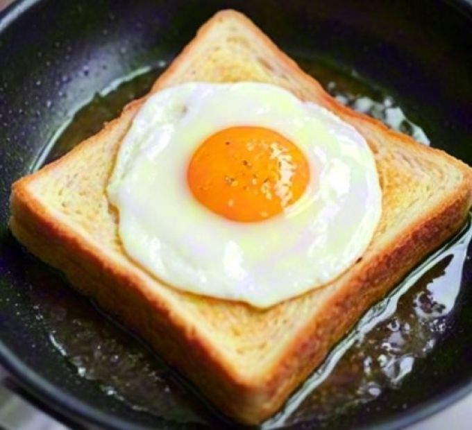 ThuyMarusi25's tweet photo. When the midnight snack craving hits u0026 you nail the perfect crispy fried egg on toast—life’s tiny delicious win.， https://t.co/FIYxCtL8ms