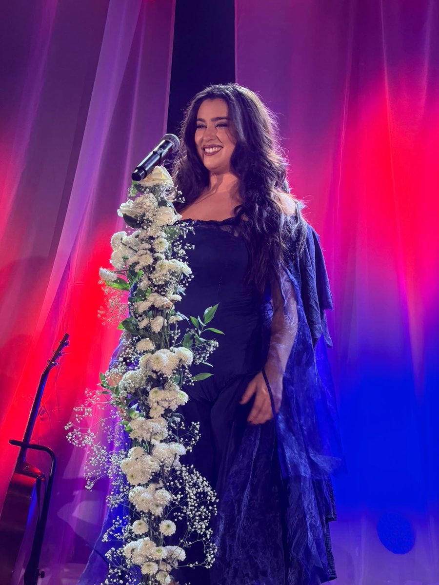 LMJUpdates's tweet photo. #PHOTO | Lauren on stage tonight in Belo Horizonte https://t.co/PbZDSmyKoK