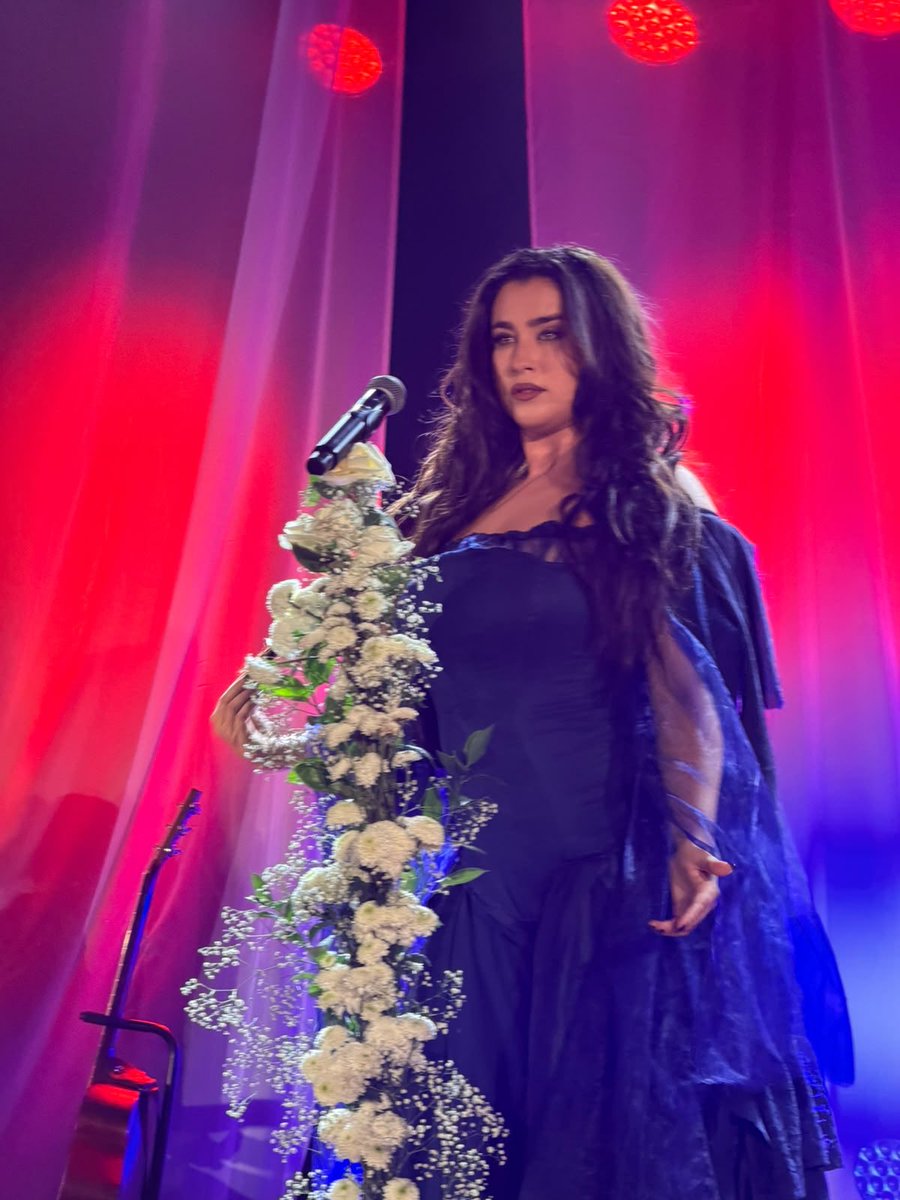 LMJUpdates's tweet photo. #PHOTO | Lauren on stage tonight in Belo Horizonte https://t.co/PbZDSmyKoK