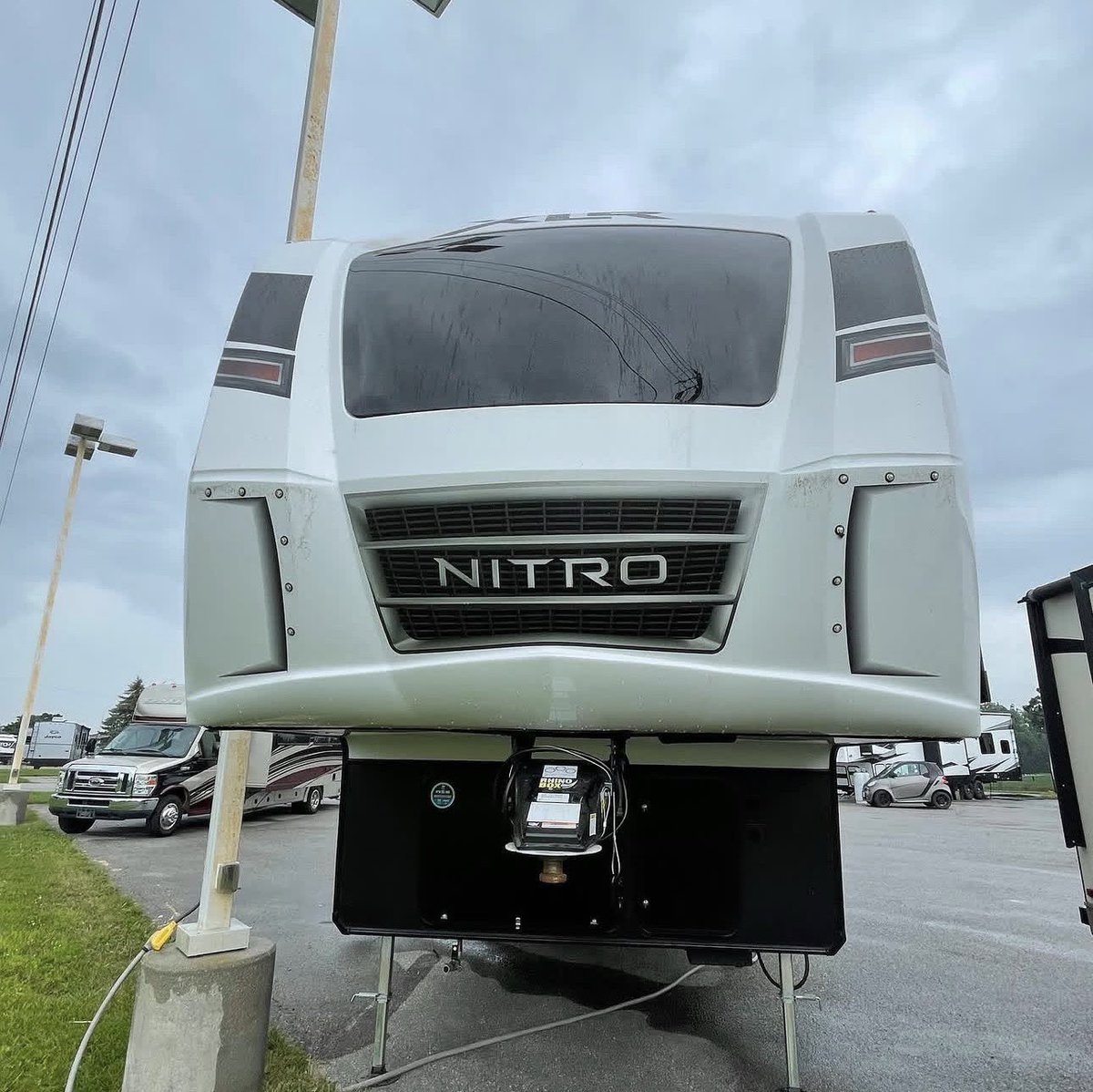 Thrillrsrv's tweet photo. 2021 nitro XLR toy hauler. 35dk5 Residential fridge, generator, fireplace, 2 ACs and much more! 

$71,955 https://t.co/JPEn5Yos53