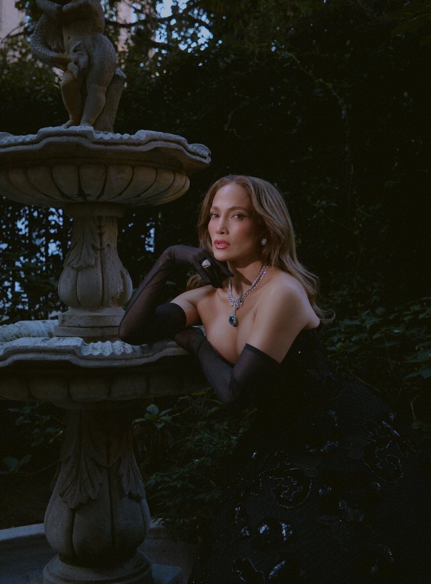 JLo's tweet photo. La Dolce Vita https://t.co/51qW13Gq5M