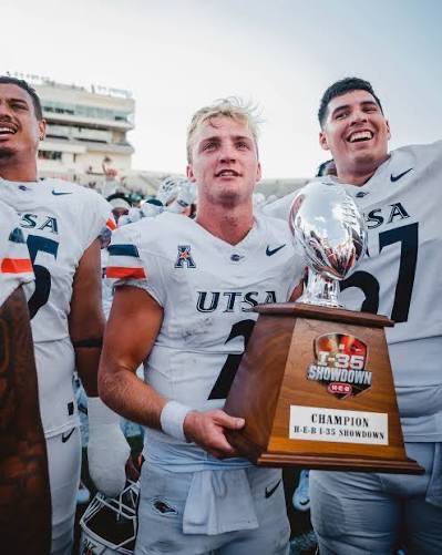 BraylenBenson2's tweet photo. I am beyond blessed to receive my first offer from The University of Texas at San Antonio. Thank you to the man upstairs!! @Th3ShawnLewis @DeralMillerFB @CoachL_Hamilton @CoachD_Ford https://t.co/s51HYl7BUJ
